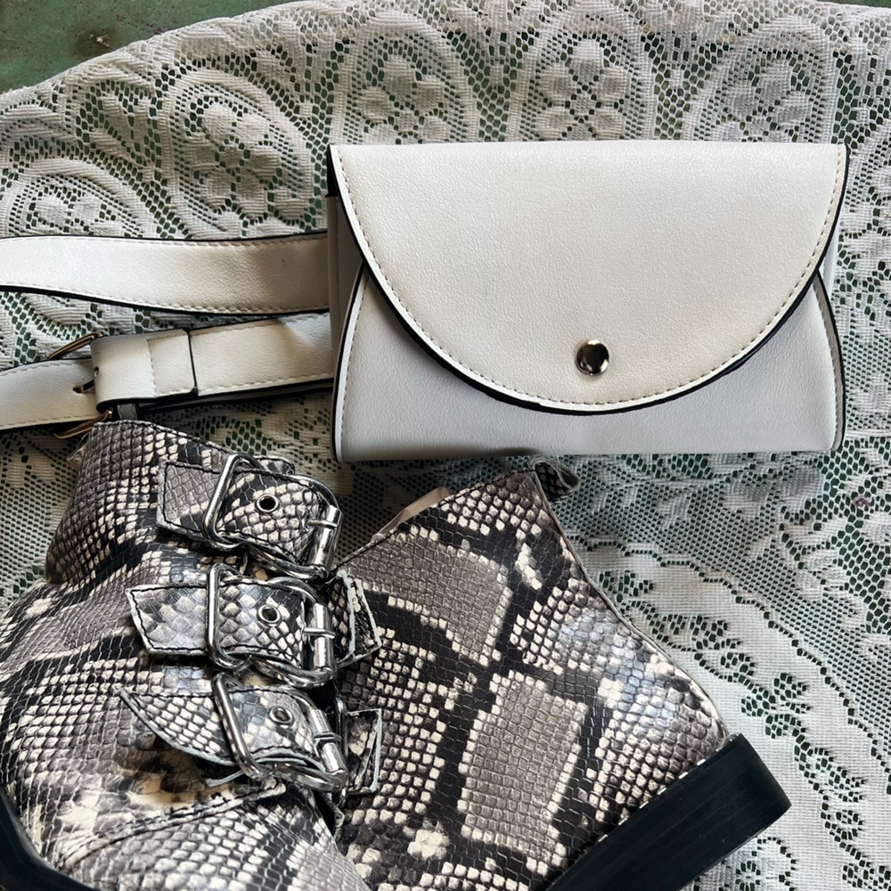 Charlotte Russe ::  Envelope Belt Bag